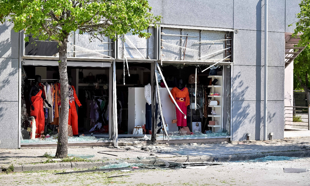 Εικόνες από την επίθεση στο μαγαζί του Πιτσίλκα (ΦΩΤΟρεπορτάζ)