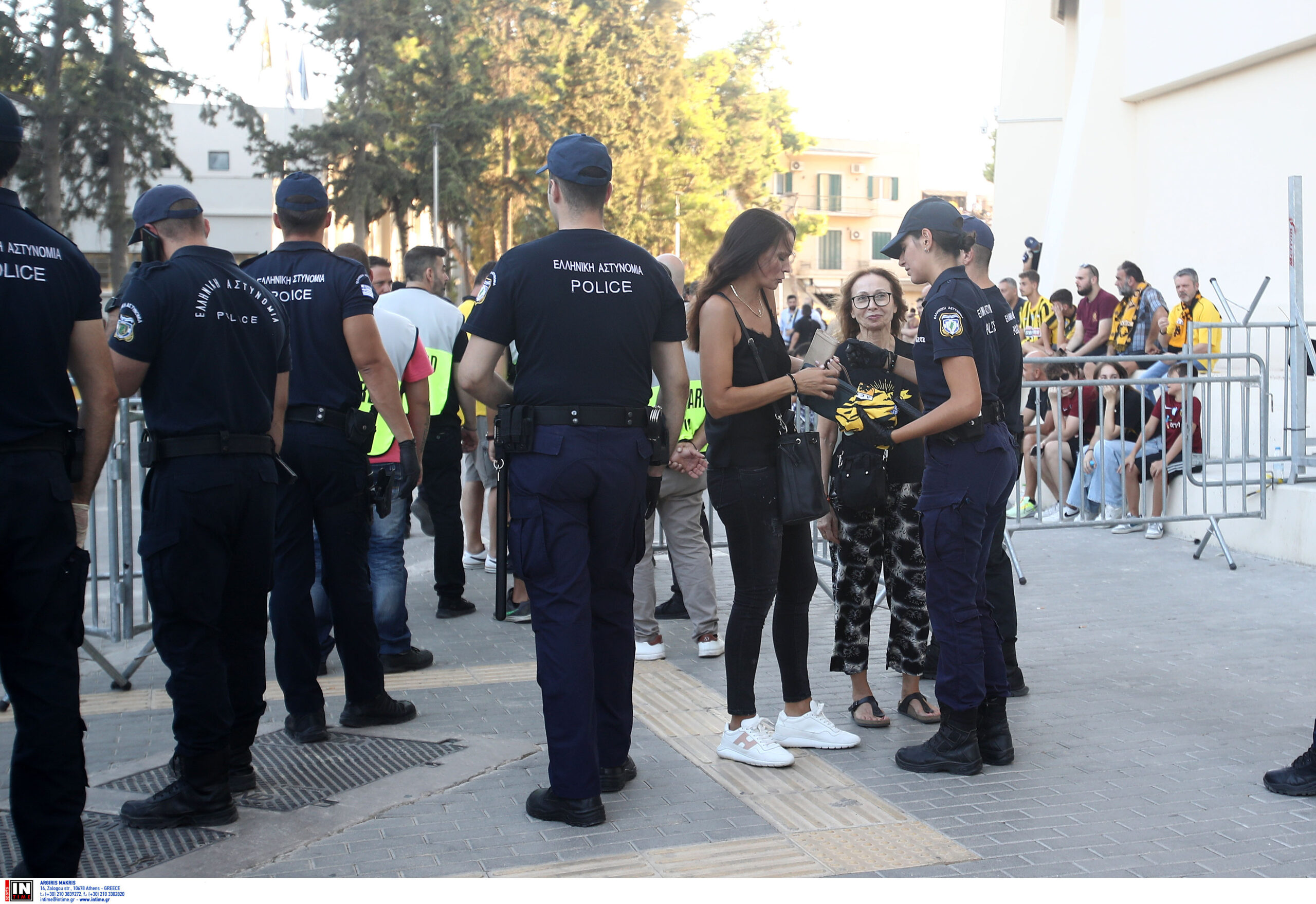 Ισχυρές αστυνομικές δυνάμεις στην “Opap Arena” | Αυστηρός ο έλεγχος κατά την είσοδο (ΦΩΤΟρεπορταζ)