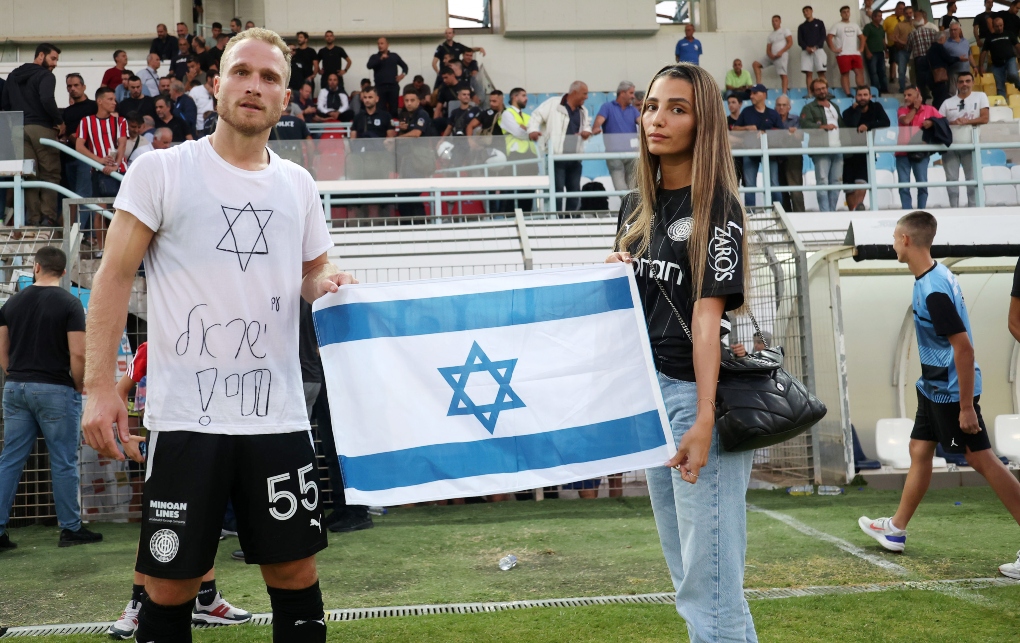Με σημαία του Ισραήλ ο Γκλέιζερ στο ματς του ΟΦΗ (ΦΩΤΟρεπορτάζ)