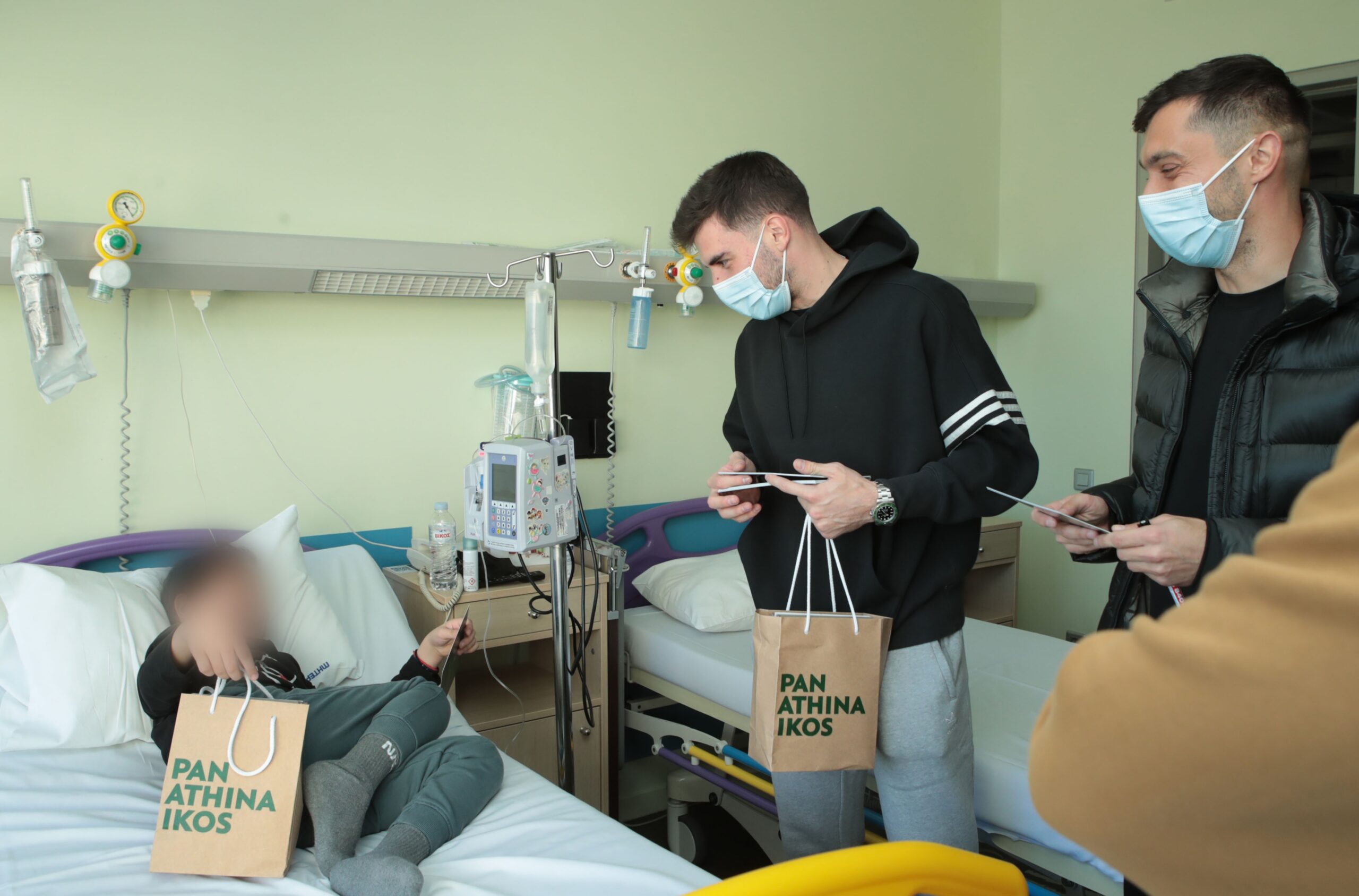 Επίσκεψη και δώρα του Παναθηναϊκού στο “Μητέρα” (ΦΩΤΟρεπορτάζ)
