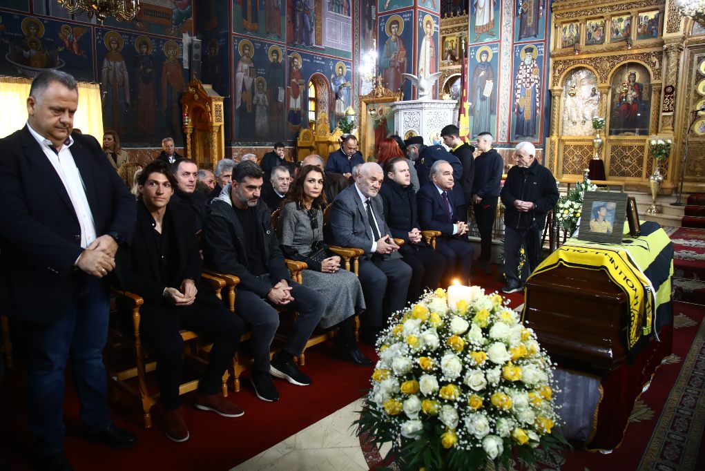 Τυλιγμένος με τη σημαία της ΑΕΚ στο “ύστατο χαίρε” ο Νεστορίδης (ΦΩΤΟρεπορτάζ)