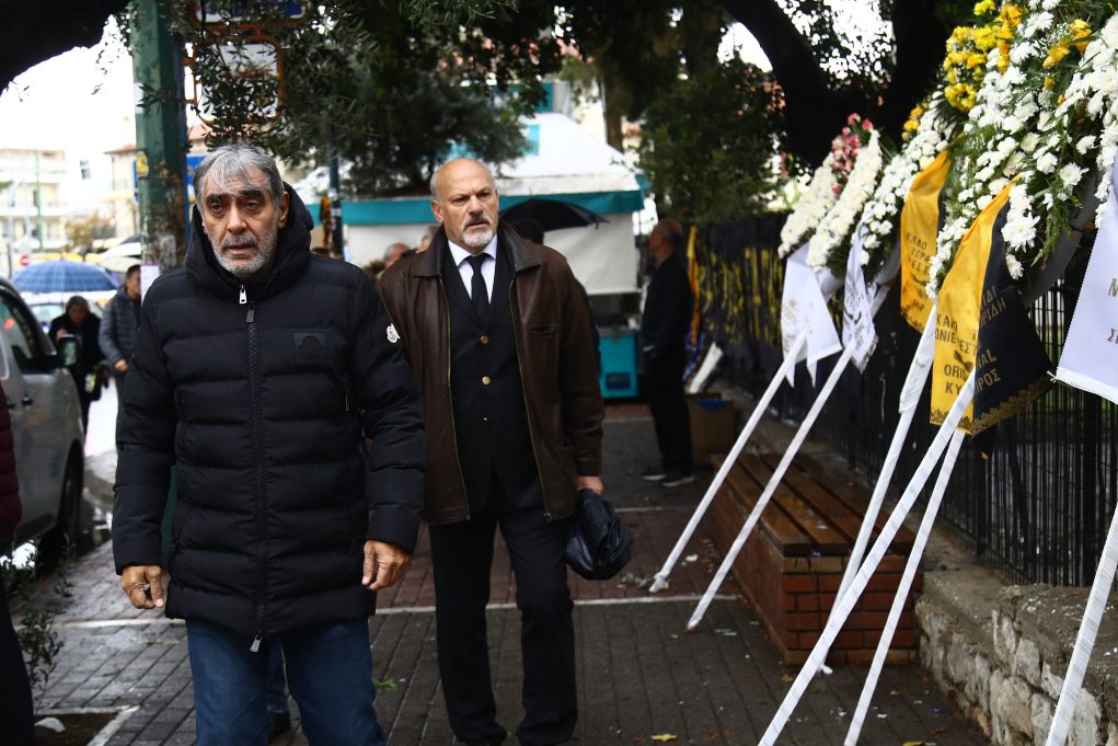 Τυλιγμένος με τη σημαία της ΑΕΚ στο “ύστατο χαίρε” ο Νεστορίδης (ΦΩΤΟρεπορτάζ)