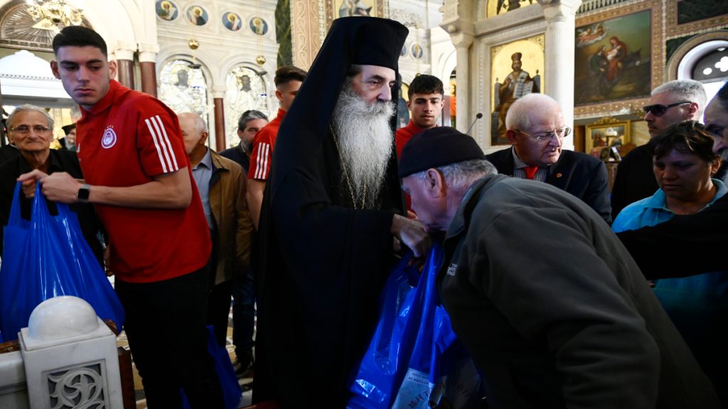 Γεύματα αγάπης και προσφοράς από τον Ολυμπιακό (video)