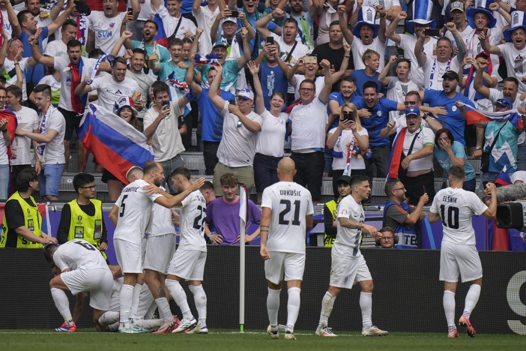 Από μηχανής… Γιόβιτς κράτησε τη Σερβία ζωντανή στην εκπνοή