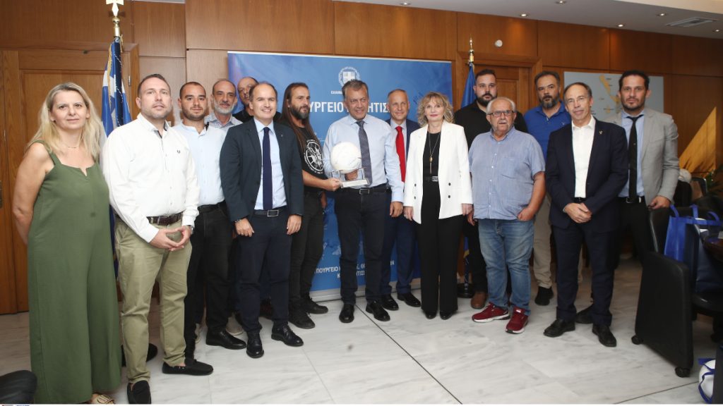 O Γιάννης Βρούτσης υποδέχτηκε τους εκπροσώπους των 8 νόμιμων Λεσχών Φιλάθλων της χώρας μας (video)
