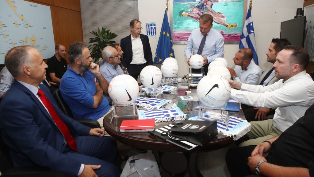 O Γιάννης Βρούτσης υποδέχτηκε τους εκπροσώπους των 8 νόμιμων Λεσχών Φιλάθλων της χώρας μας (video)