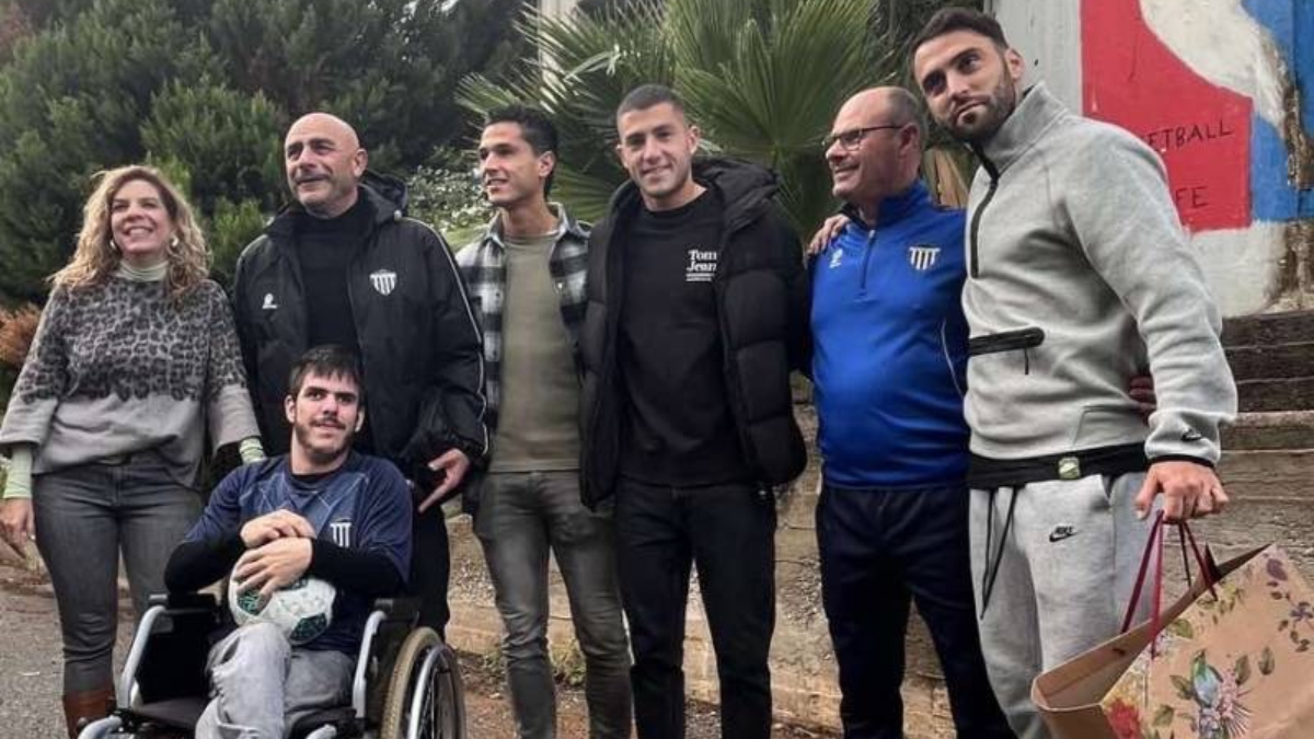 Αντιπροσωπεία της “Μαύρης Θύελλας” επισκέφθηκε το Ενιαίο Ειδικό Επαγγελματικό Γυμνάσιο-Λύκειο Καλαμάτας Αντιπροσωπεία της “Μαύρης Θύελλας” επισκέφθηκε το Ενιαίο Ειδικό Επαγγελματικό Γυμνάσιο-Λύκειο Καλαμάτας