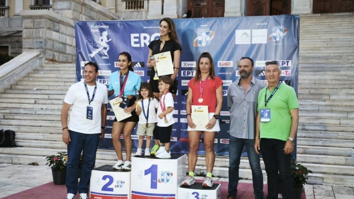 Ρεκόρ διαδρομής η Μπερδούση στη γιορτή του Run Greece στη Σύρο Ρεκόρ διαδρομής η Μπερδούση στη γιορτή του Run Greece στη Σύρο