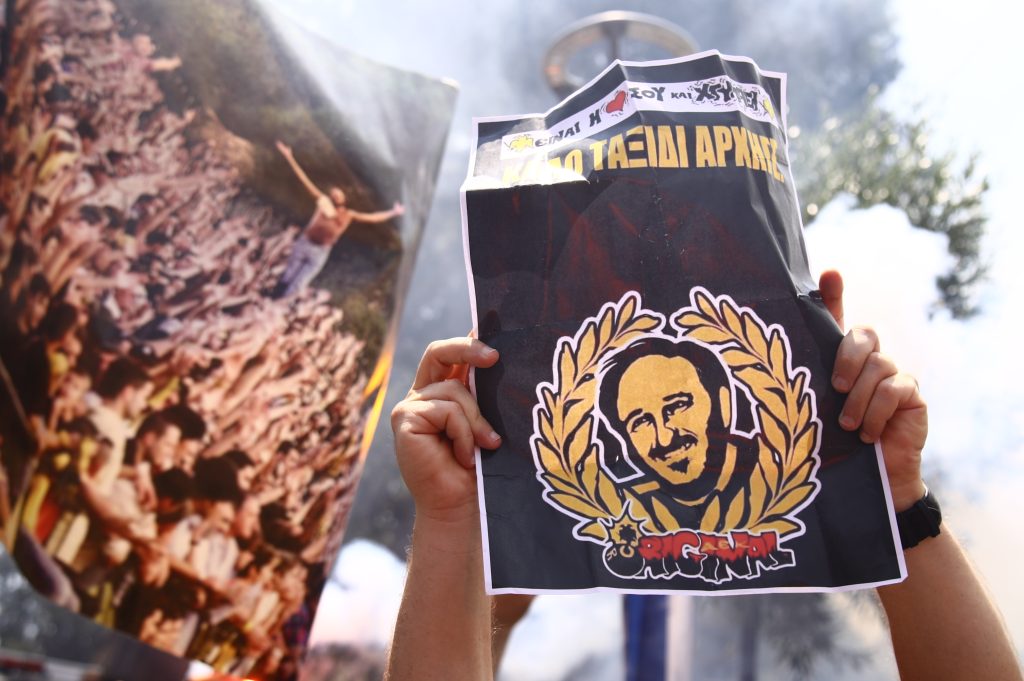 Συγκίνηση στην εξόδιο ακολουθία του Δημήτρη Χατζηχρήστου