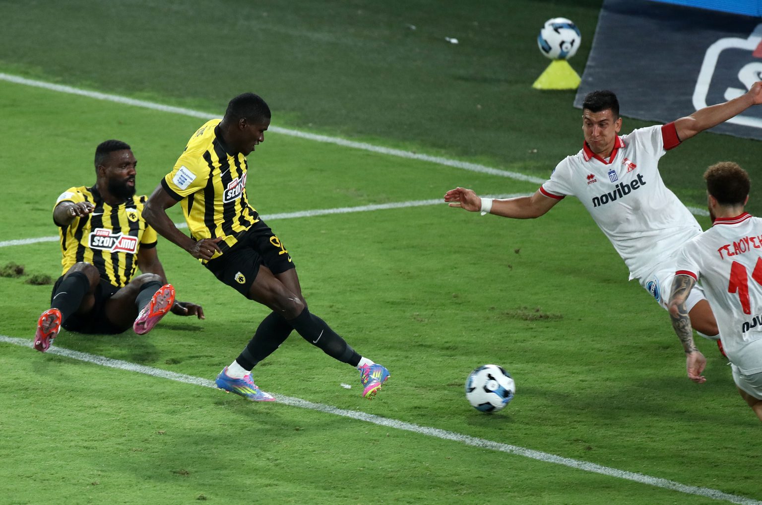 ΑΕΚ-Πανσερραϊκός 2-0 ΑΕΚ-Πανσερραϊκός 2-0