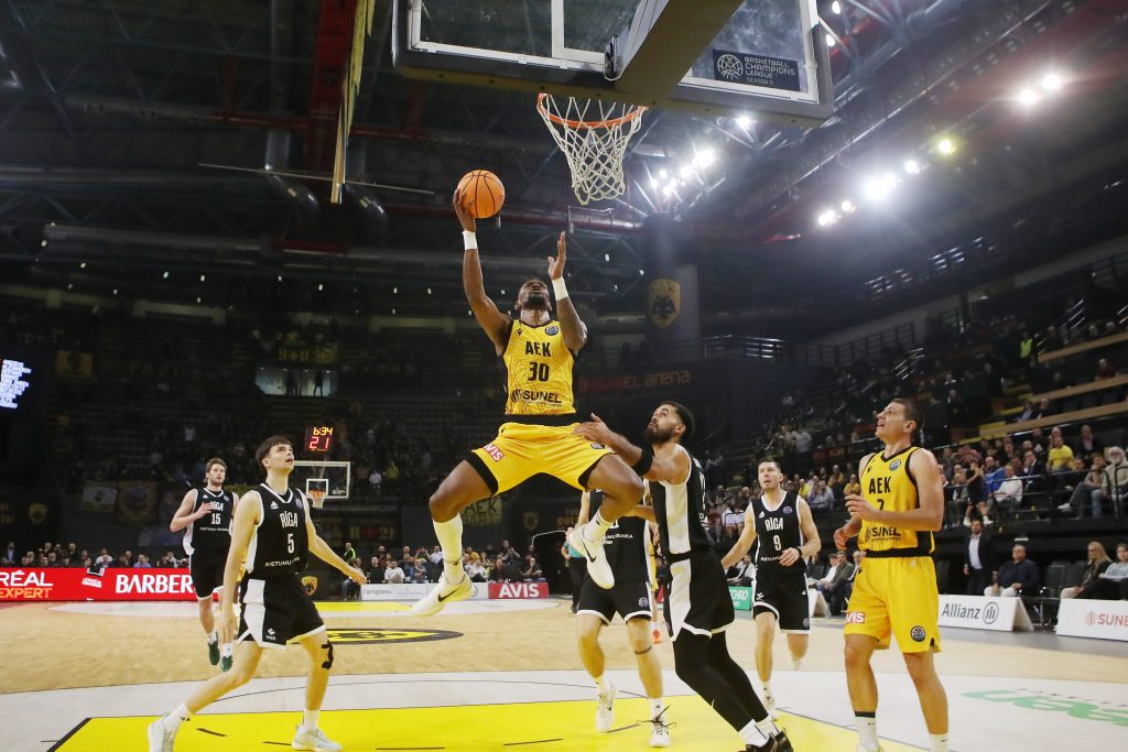 Με… εκτελεστή Μπάρτλεϊ και μαγικό δεύτερο ημίχρονο η ΑΕΚ υπέταξε την Ρίγα