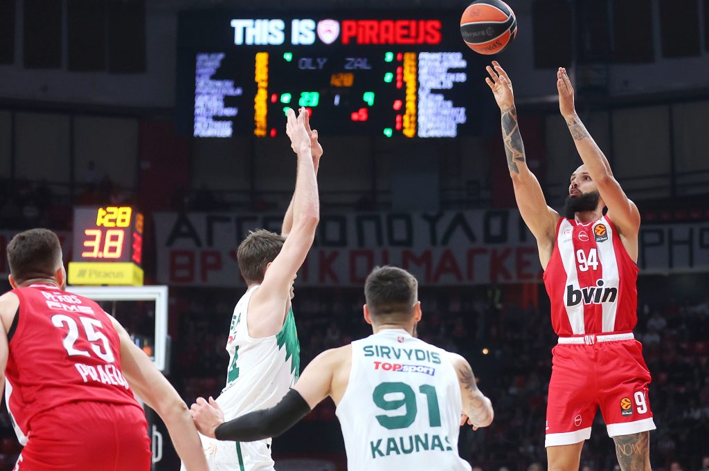 Νίκη στο ρελαντί για τον Ολυμπιακό υπό την σκιά του τραυματισμού του Έβανς