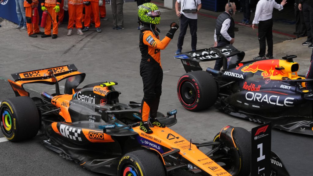 Αγκαλιά με τον τίτλο ο Λάντο Νόρις