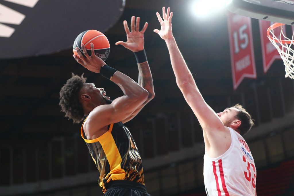 ΑΕΚ και Σίλβα πάλεψαν μέχρι το τέλος, αλλά ο Ολυμπιακός προστάτεψε το αήττητο (hls)