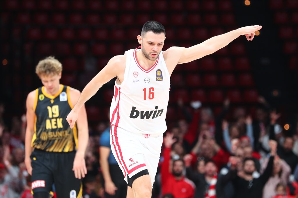 ΑΕΚ και Σίλβα πάλεψαν μέχρι το τέλος, αλλά ο Ολυμπιακός προστάτεψε το αήττητο (hls)