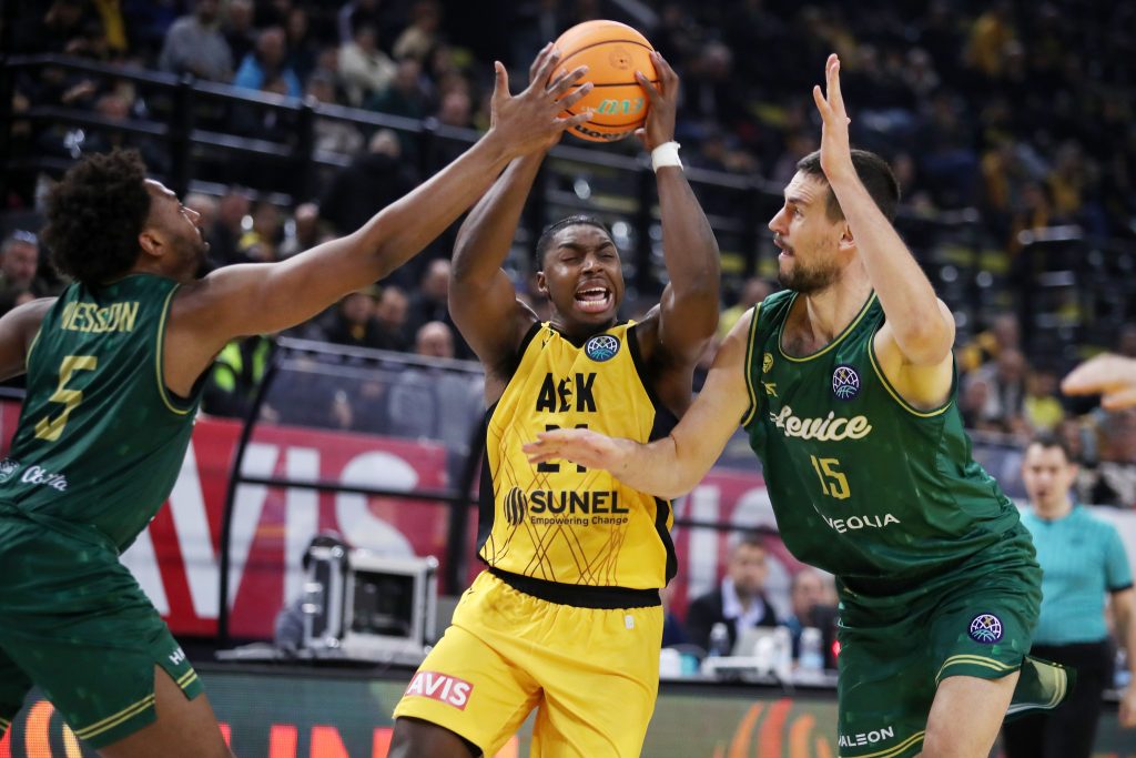 “Βασίλισσα” ΑΕΚ υπέταξε την Λέβιτσε και κατέκτησε την κορυφή του ομίλου