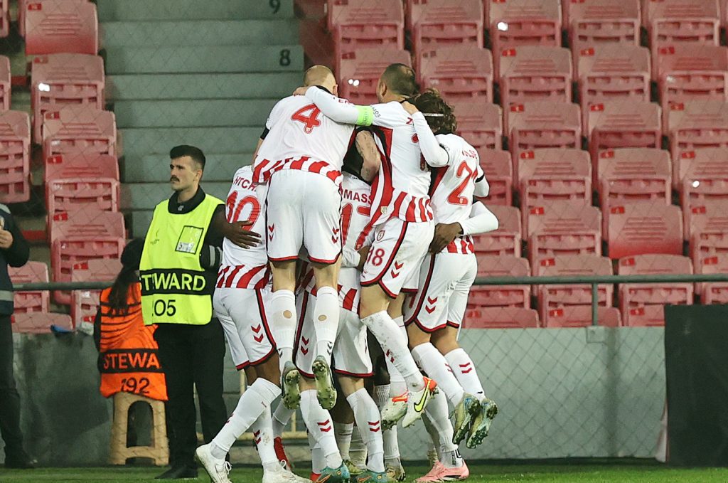 Ανατροπή… οκτάδας για την ΑΕΚ στη Σαμψούντα