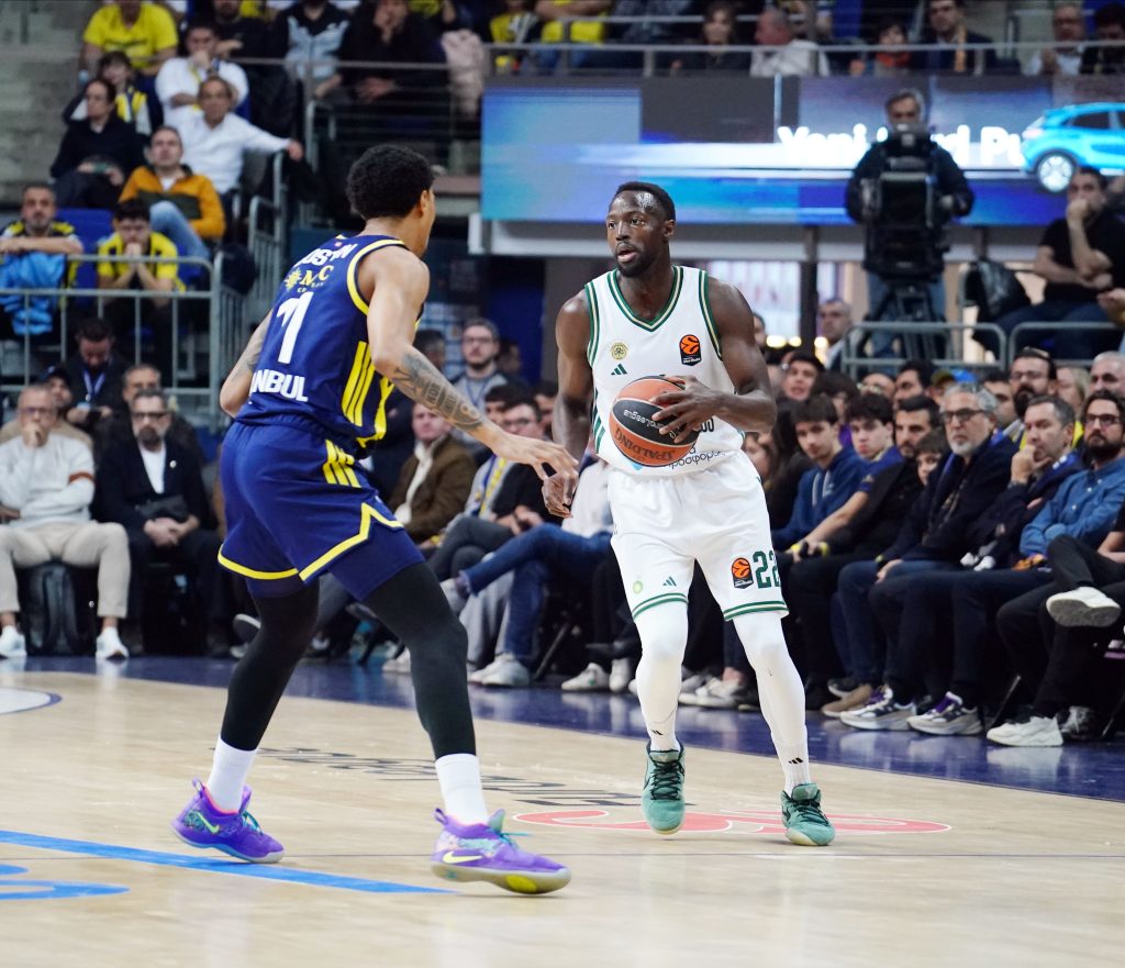 Με εκτελεστή Ναν και… μαέστρο Σλούκα ο Παναθηναϊκός πέρασε από την έδρα της Φενέρ