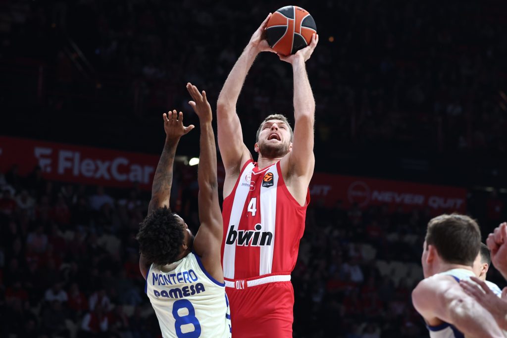 Ο Ολυμπιακός “βραχυκύκλωσε” και η Βαλένθια χτύπησε… καμπανάκι στο ΣΕΦ