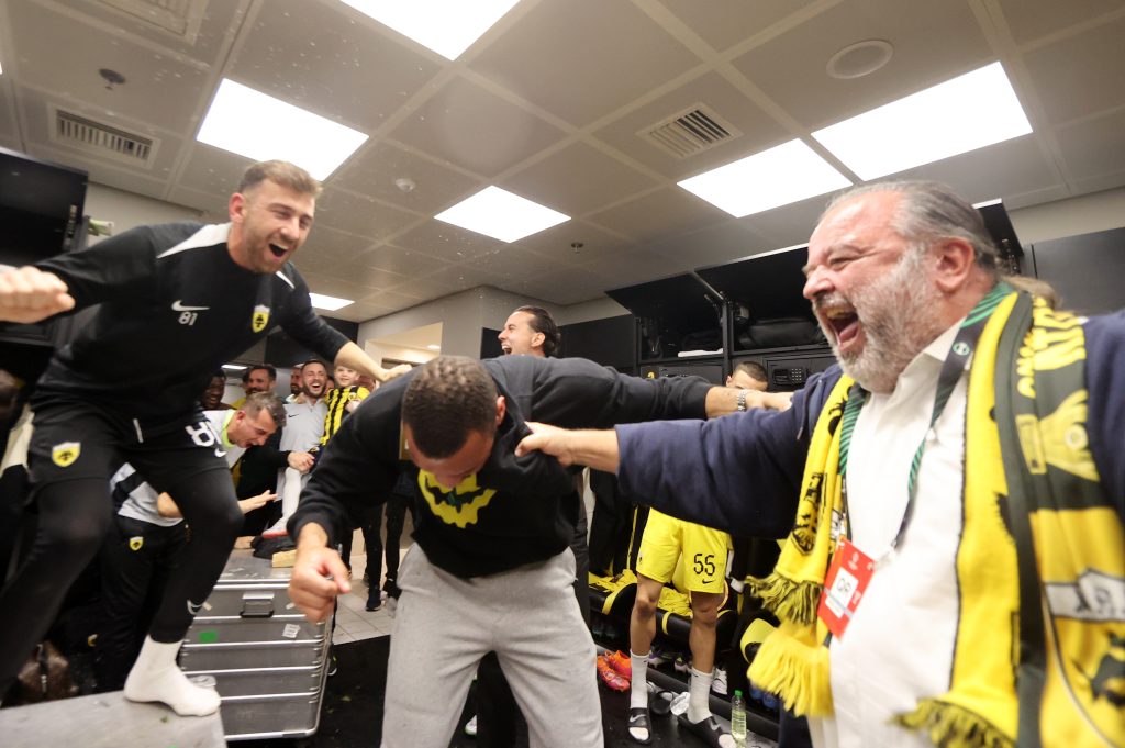 Το “κιτρινόμαυρο” πάρτι από τα αποδυτήρια της “OPAP Arena” (pics)