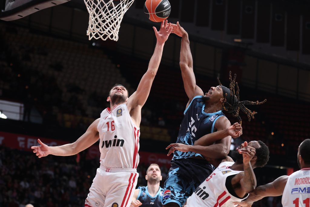 Ο Ολυμπιακός “λύγισε” τον Κολοσσό στο ιστορικό “τρίποντο πάρτι” του Ντόρσεϊ (hls)