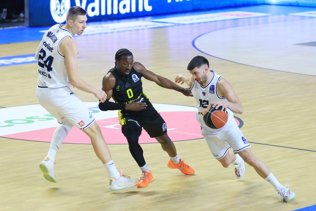 Η Καρδίτσα κυριάρχησε με “100άρα” και επιδείνωσε τη θέση του Αμαρουσίου (hls)