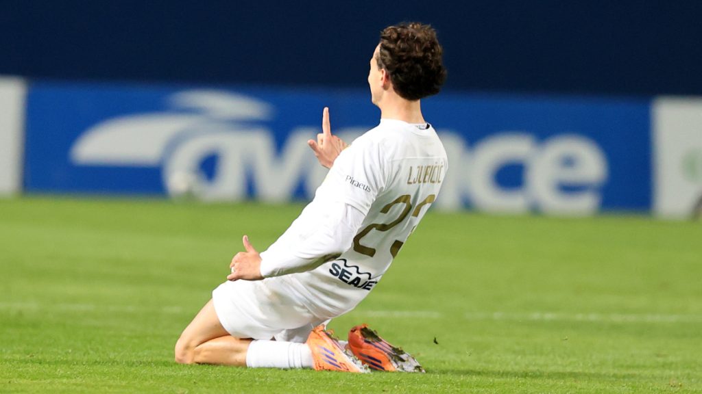 Με “X-factor” Λιούμπισιτς και μπαλάρα, η ΑΕΚ σκόρπισε τον Παναιτωλικό στο Αγρίνιο