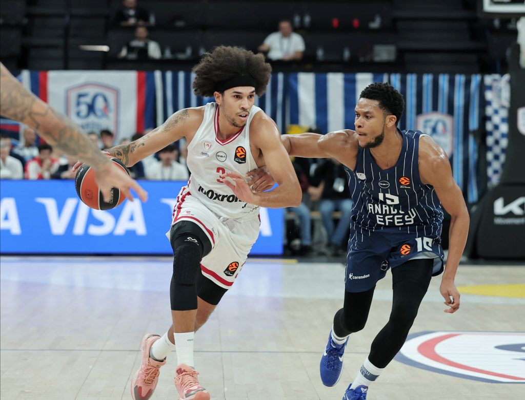 Ο Ολυμπιακός αγχώθηκε, αλλά έσπασε την “κατάρα” στην Πόλη