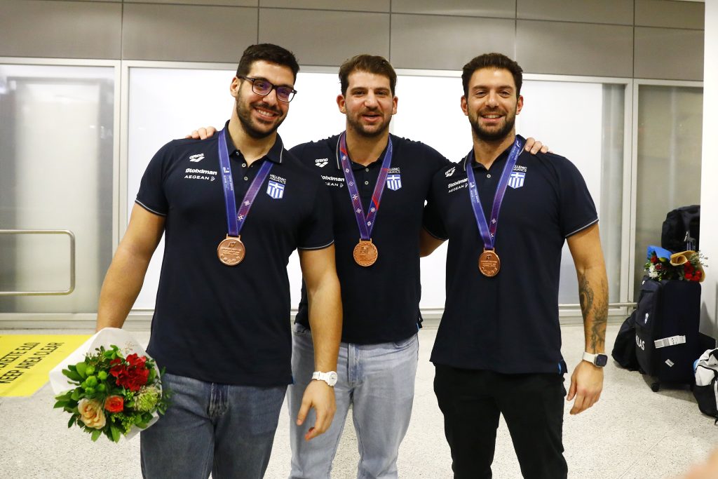 Πάτησε Ελλάδα η Εθνική πόλο ανδρών με το χάλκινο μετάλλιο στο στήθος (pics)