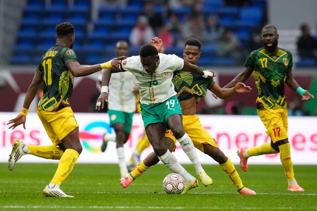 Η Σενεγάλη έκαμψε την αντίσταση του μαχητικού Μάλι και πέταξε για τα ημιτελικά (hls)