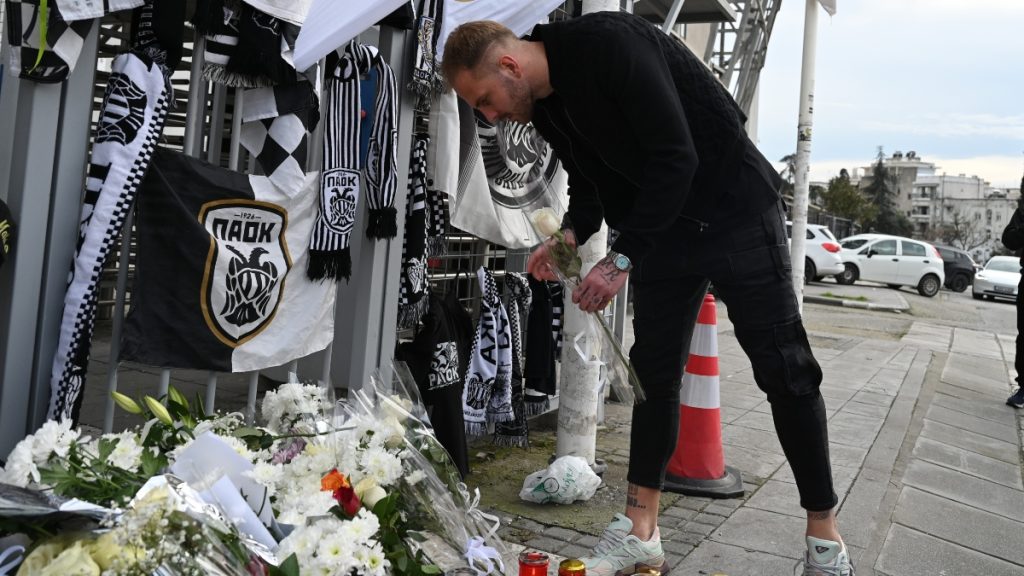 Αντιπροσωπεία του Άρη στην Τούμπα για τους αδικοχαμένους φίλους του ΠΑΟΚ (pics)