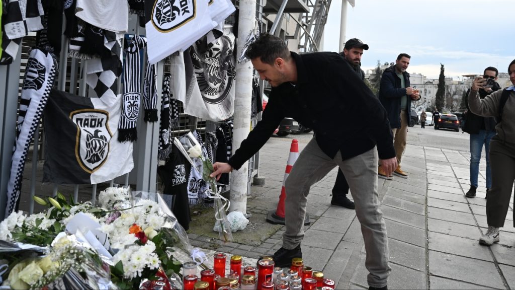 Αντιπροσωπεία του Άρη στην Τούμπα για τους αδικοχαμένους φίλους του ΠΑΟΚ (pics)