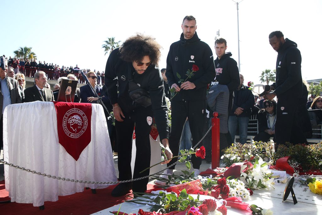 Τελέστηκε το μνημόσυνο για τα θύματα της Θύρας 7 (pics)