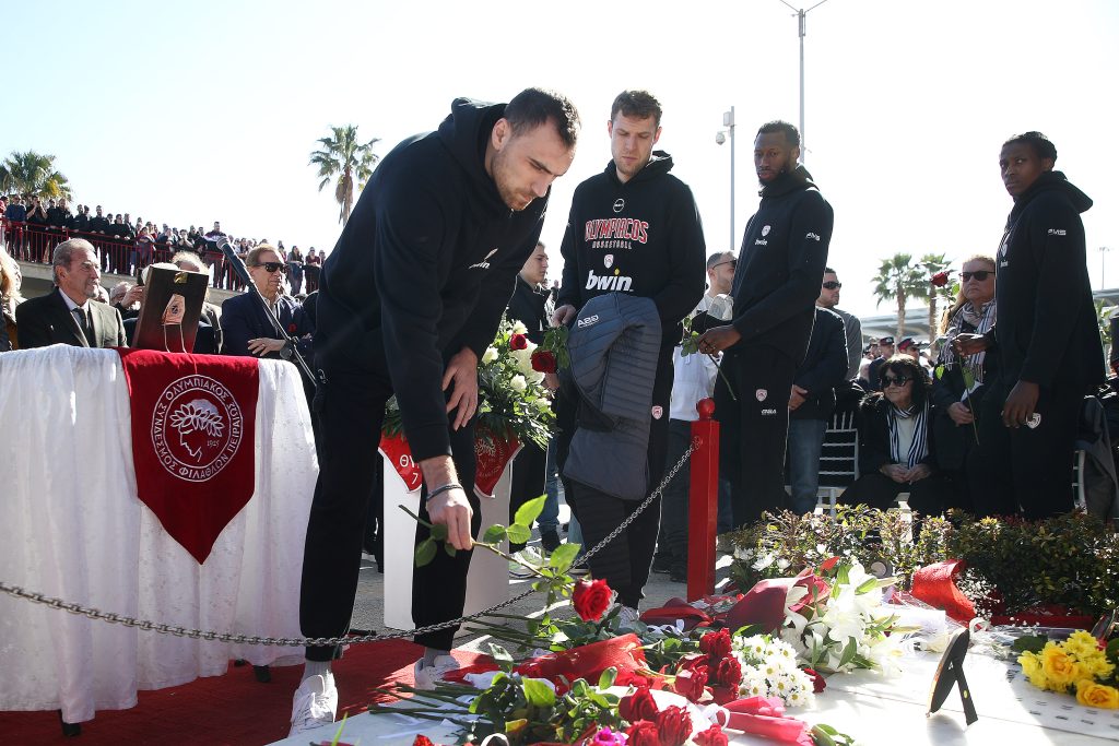 Τελέστηκε το μνημόσυνο για τα θύματα της Θύρας 7 (pics)