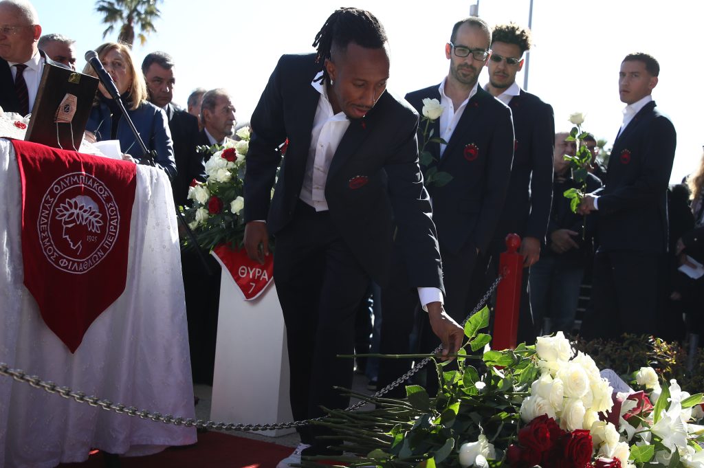 Τελέστηκε το μνημόσυνο για τα θύματα της Θύρας 7 (pics)