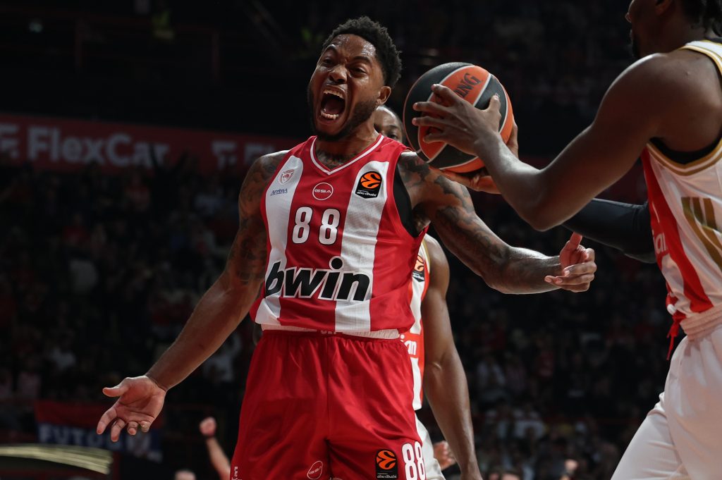 Ο Ολυμπιακός προστάτεψε το ΣΕΦ και τη 2η θέση