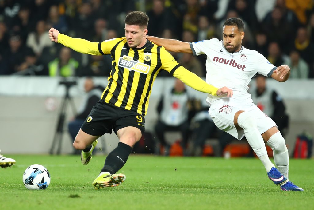 Ο Μουκουντί έκανε την δουλειά για την ΑΕΚ που επέστρεψε στα “τρίποντα”