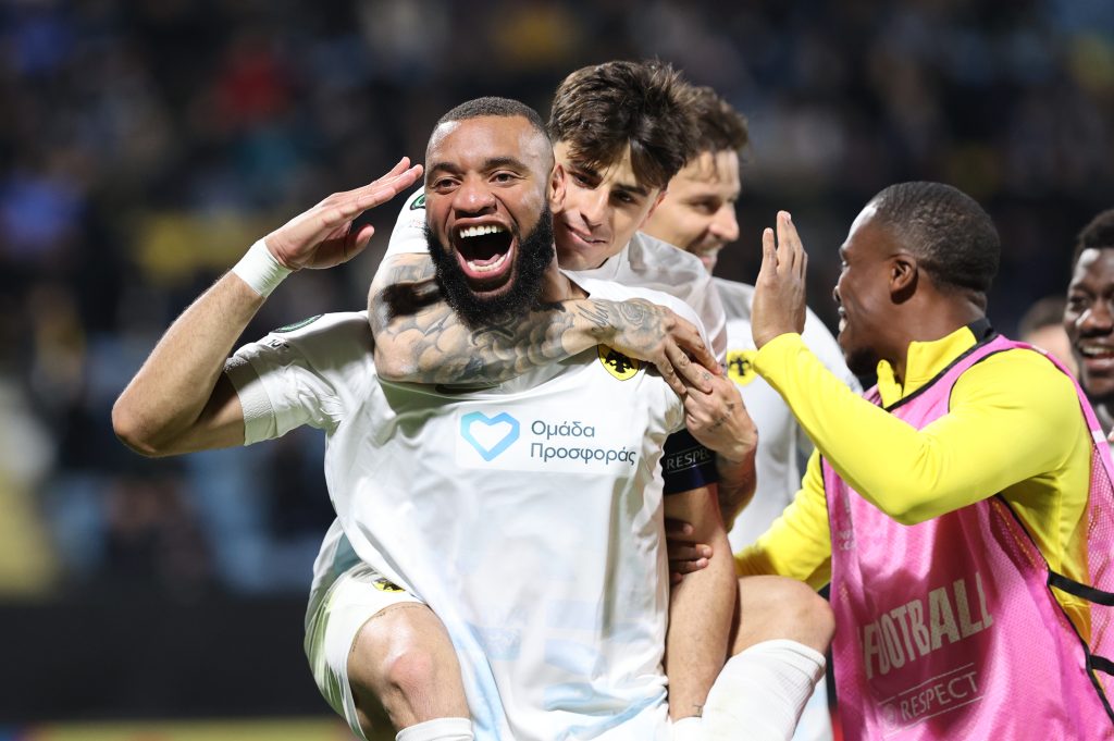 Σόου της ΑΕΚ στο Τσέλιε και αγκαλιά με τους “8”