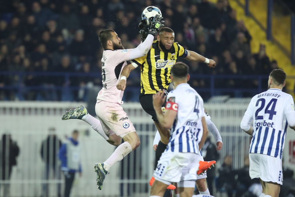 Η ΑΕΚ στραβοπάτησε στο Περιστέρι και η κορυφή έγινε υπόθεση… τριών