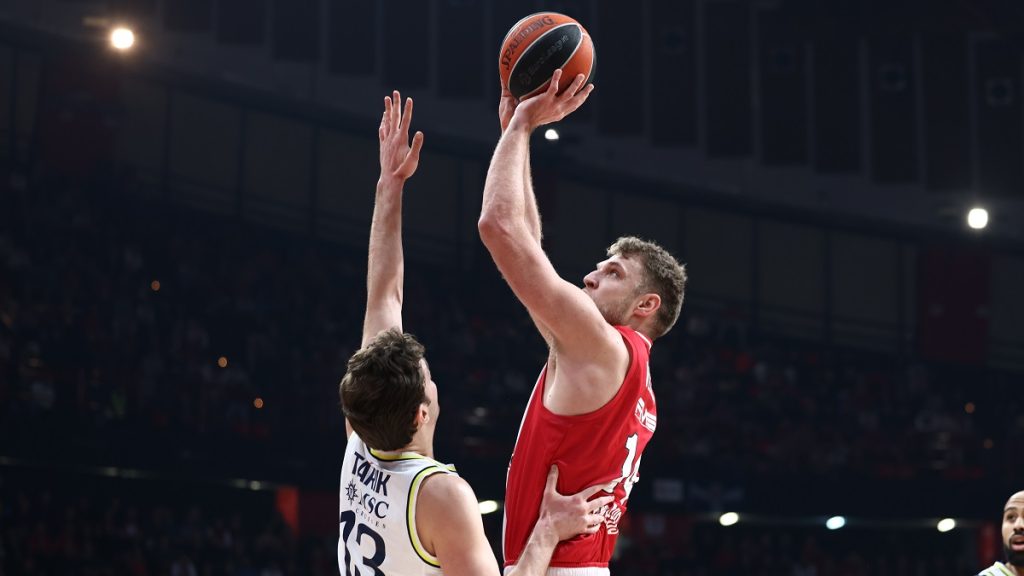 Ο Φουρνιέ πήρε… φωτιά και ο Ολυμπιακός “καθάρισε” τη Φενέρμπαχτσε