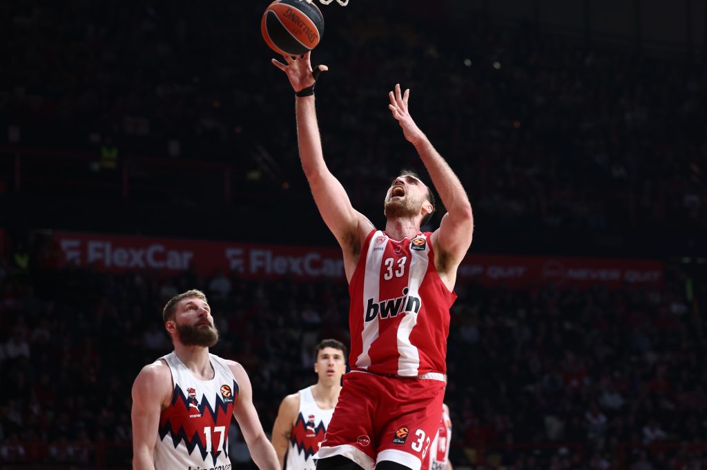 Στο 2ο ημίχρονο ο Ολυμπιακός έβαλε τους κανόνες του και η 22η νίκη είναι γεγονός