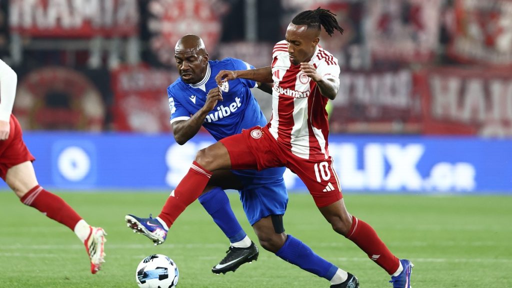 Ο Ολυμπιακός “σφυροκοπούσε” την ΑΕΛ, αλλά έμεινε… άσφαιρος