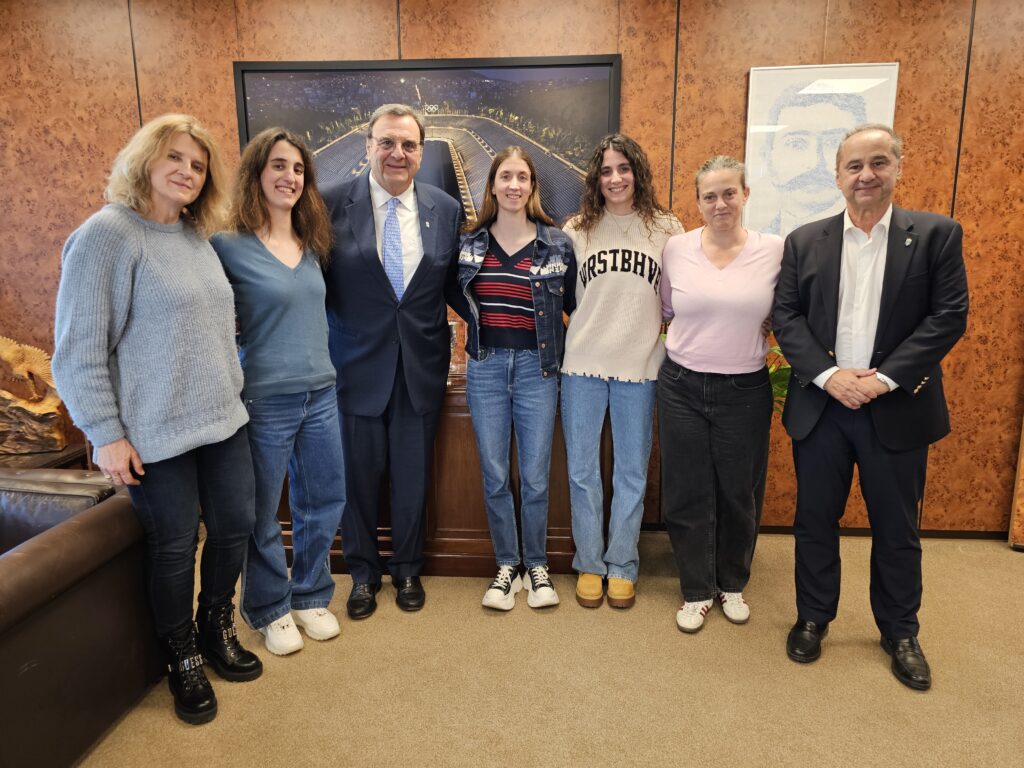 Η Ελληνική Ολυμπιακή Επιτροπή άνοιξε την αγκαλιά της και υποδέχθηκε τις τρίδυμες αδερφές Αλεξανδρή