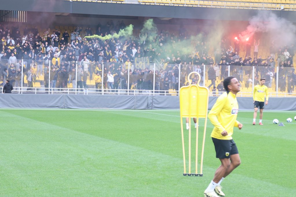 ΑΕΚ: Εντυπωσιακή παρουσία κόσμου στην προπόνηση πριν το ντέρμπι με Ολυμπιακό (pics)