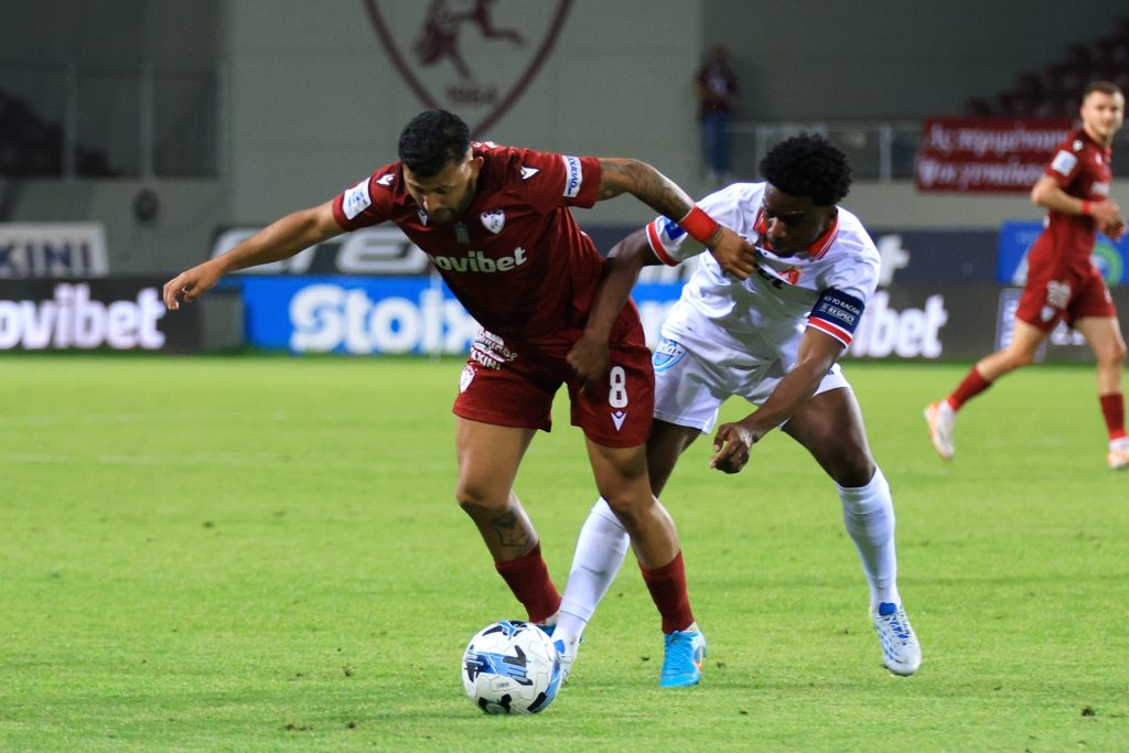 Άλμα παραμονής του Πανσερραϊκού στην Λάρισα, βυθίζεται η ΑΕΛ