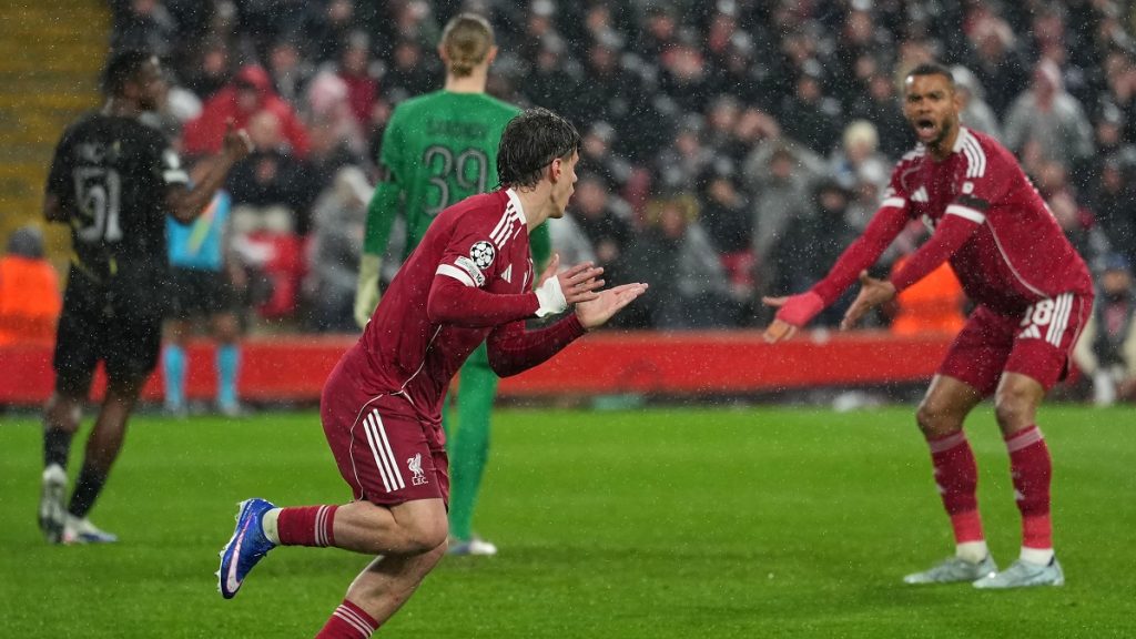 Η Παρί έφυγε θριαμβεύτρια και με την πρόκριση από το Λίβερπουλ