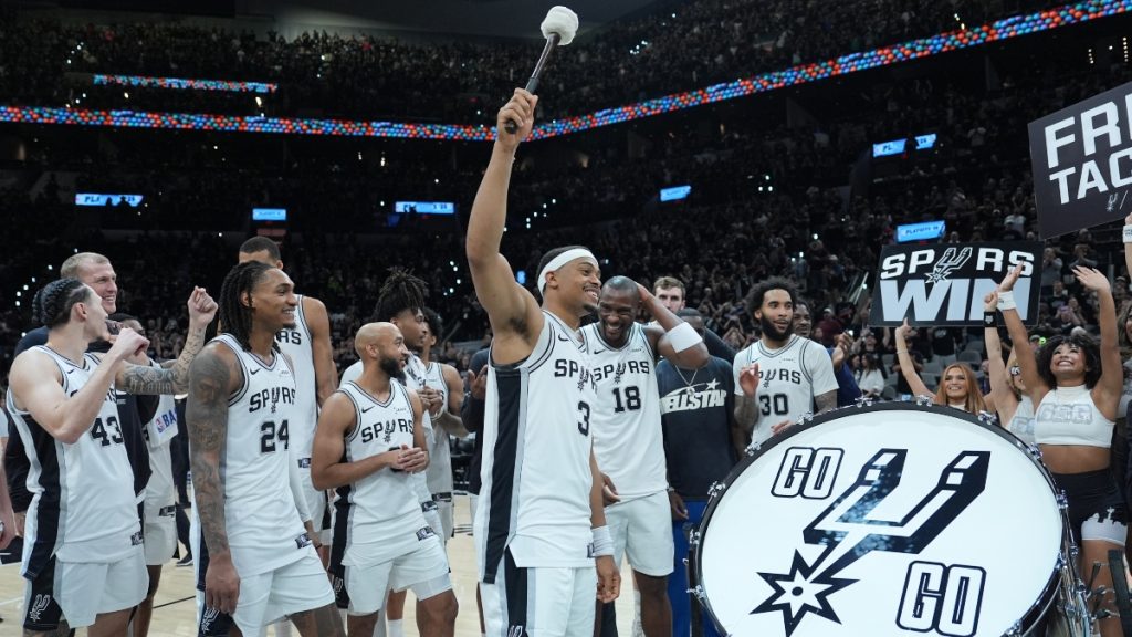 “Καθάρισαν” οι Σπερς, προβάδισμα για Σέλτικς, ζωντανοί οι Χοκς (video)