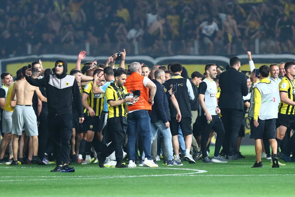“Κιτρινόμαυρη” παράνοια, κόσμος και ομάδα-ένα πανηγυρίζουν την κατάκτηση του πρωταθλήματος (pictures)