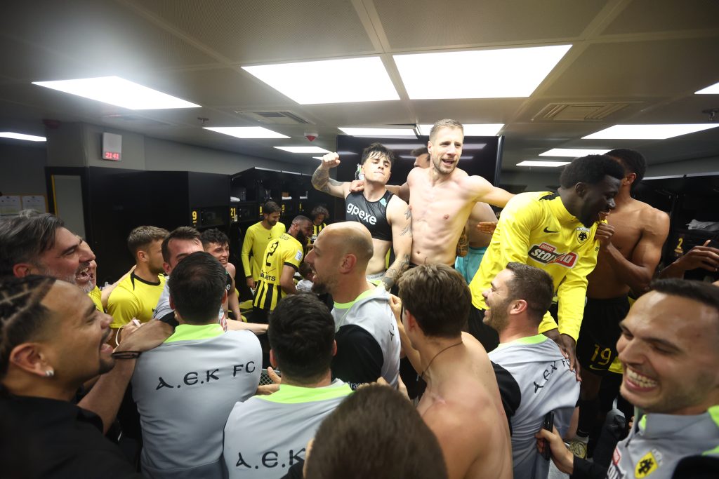 Το πάρτι της ΑΕΚ στα αποδυτήρια (pictures)
