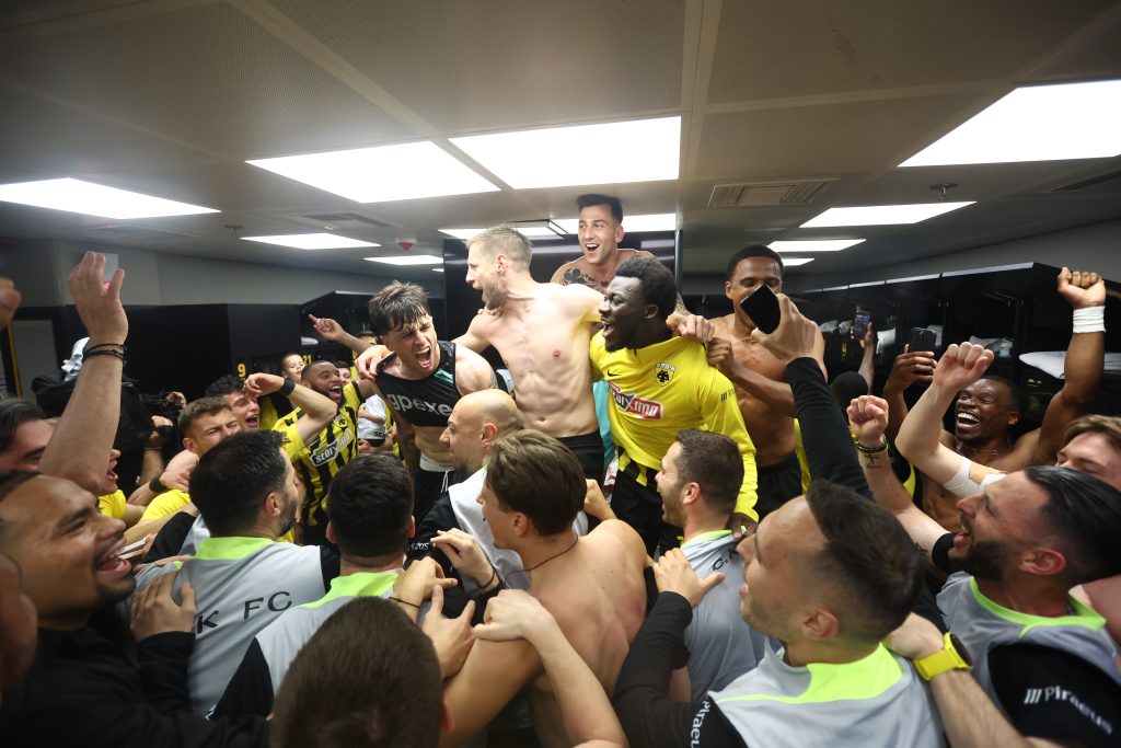 Το πάρτι της ΑΕΚ στα αποδυτήρια (pictures)